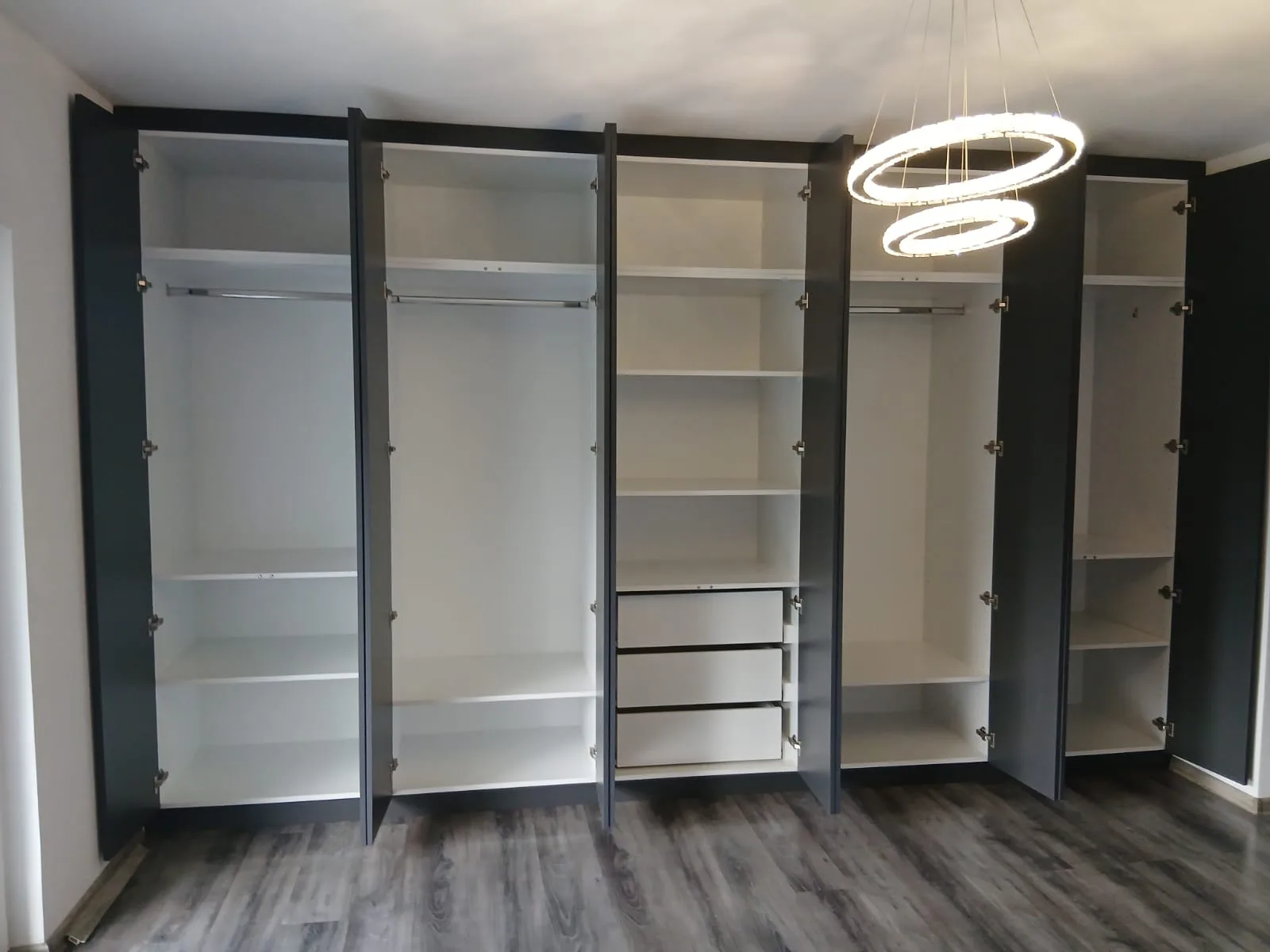 Ugradbeni ormar po mjeri — Rosha Craft Industrie